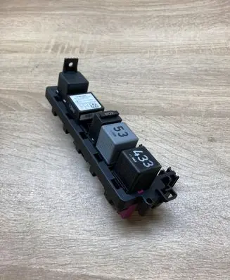 Volkswagen PASSAT B6 Fuse module 9011970B 1K1937503