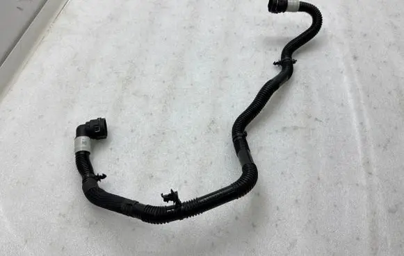 Tesla Model Y Electric car engine cooling hoses/pipes 107758500E