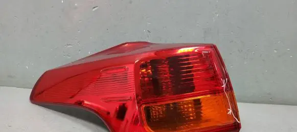 Toyota RAV 4 (XA40) Rear/tail lights 13669