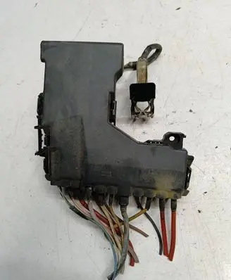 Citroen DS4 Battery relay fuse 9665878180 96166817380 752C-R1A-B6R0