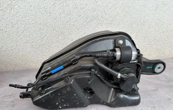 BMW 5 G30 G31 G38 AdBlue liquid reservoir 7381415 11564310 731400606