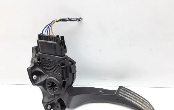 Volvo V70 Accelerator throttle pedal 6G929F836CD 6PV00922002