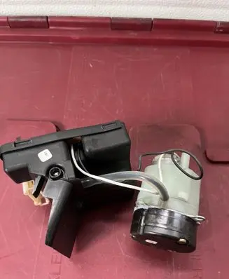 Mercedes-Benz A W168 Central locking vacuum pump 1688000148 00782601