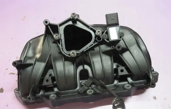 Volkswagen Eos Intake manifold 03C129711AE
