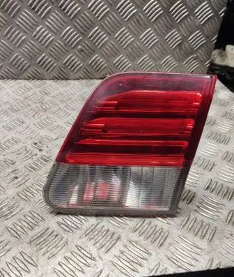 Toyota Avensis T270 Tailgate rear/tail lights 