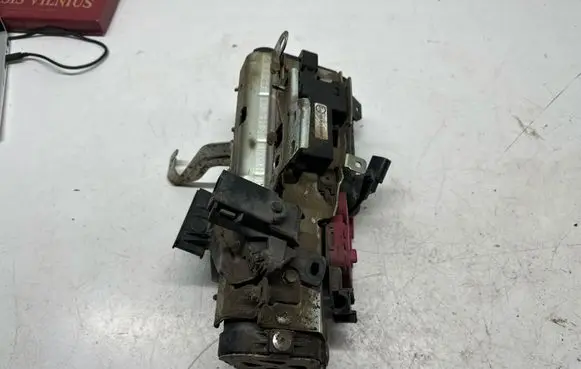 Mazda 2 Hybrid / electric car battery A003943