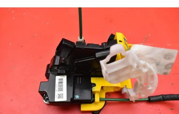 Hyundai i30 Front door lock 81310A6000
