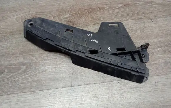 Volvo V70 Front bumper mounting bracket 30796388