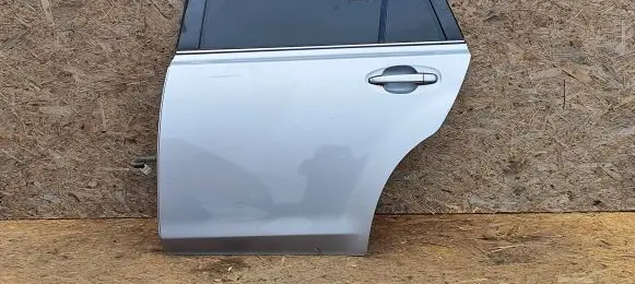 Subaru Legacy Rear door