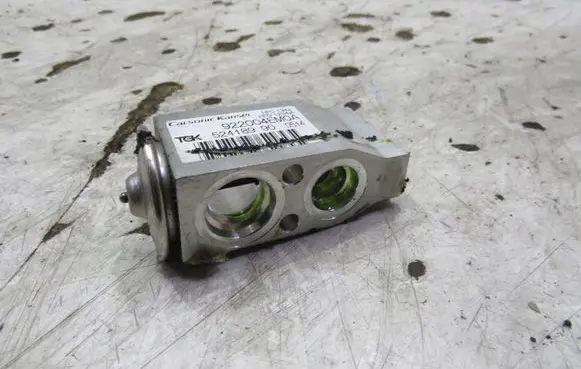 Nissan Qashqai Air conditioning (A/C) expansion valve 922004EM0A