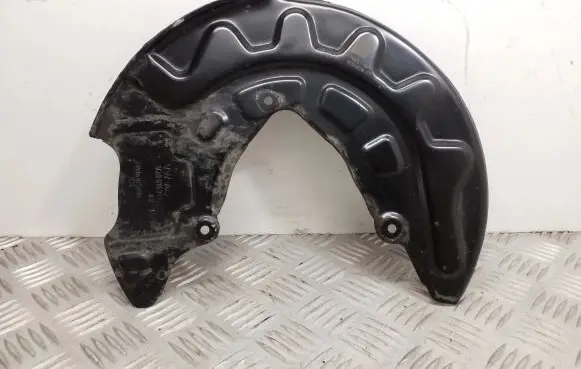 Volkswagen PASSAT B8 Front brake disc dust cover plate 3Q0400053F