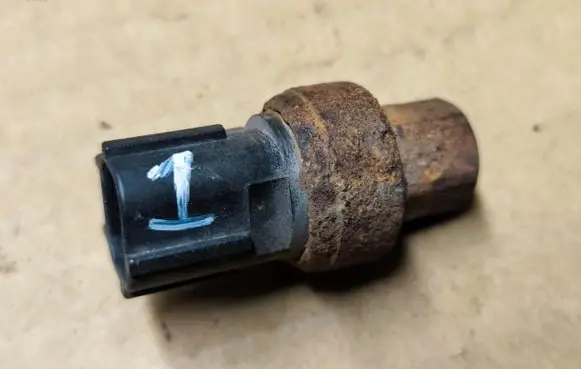 Jeep Grand Cherokee (WJ) Air conditioning (A/C) pressure sensor 