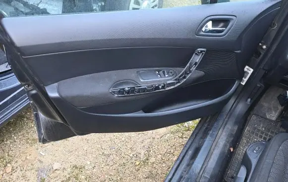Peugeot 308 SW Front door card panel trim
