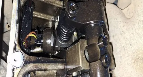 Skoda Roomster (5J) Fuel injector 
