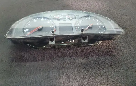 Volkswagen PASSAT B5 Speedometer (instrument cluster) 3B0919861B 110008793 110008793010