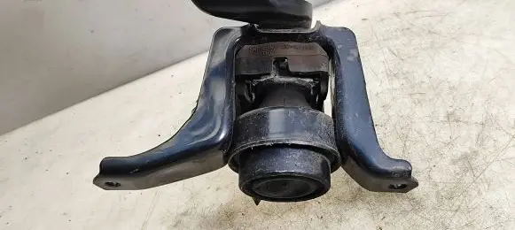 Toyota Yaris Engine mount bracket AVA1779
