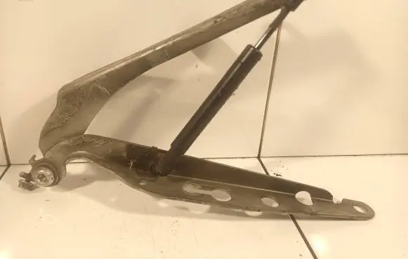 Volvo XC70 Tailgate/trunk/boot hinge