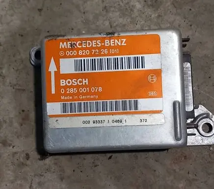 Mercedes-Benz E W124 Airbag control unit/module 0008207226 0285001078