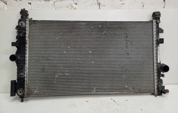 Opel Insignia A Coolant radiator S8113001