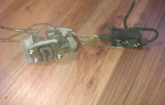 Mazda MX-3 Front door lock 8300004931
