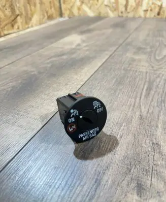 Passenger airbag on/off switch