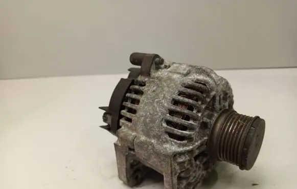 Nissan Juke I F15 Generator/alternator 8200667608 2543562B