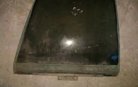 Renault 19 Rear door window glass