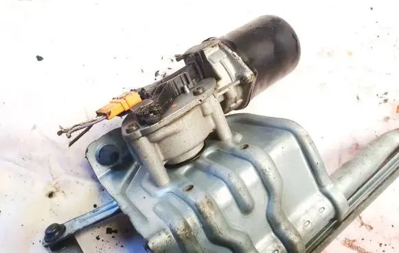 Renault Scenic II - Grand scenic II Wiper motor
