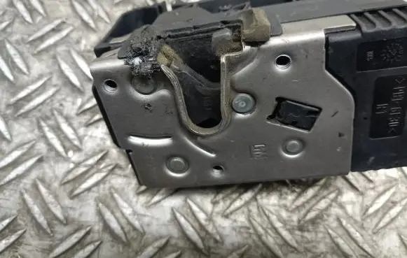 Opel Combo C Front door lock 24434885
