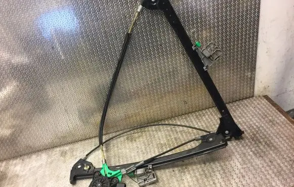 Mercedes-Benz S W220 Front door window regulator with motor 2157200446 A2157200446