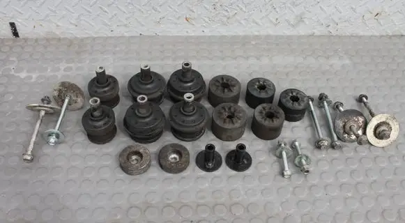 Mitsubishi L200 Other body part PODSZKIRAMYL200 5070A234 5070A238