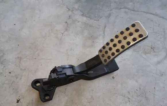 Mercedes-Benz ML W166 Accelerator throttle pedal A1663000204