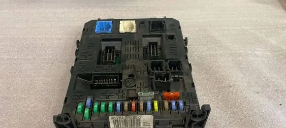 Peugeot 3008 I Fuse module 28119759