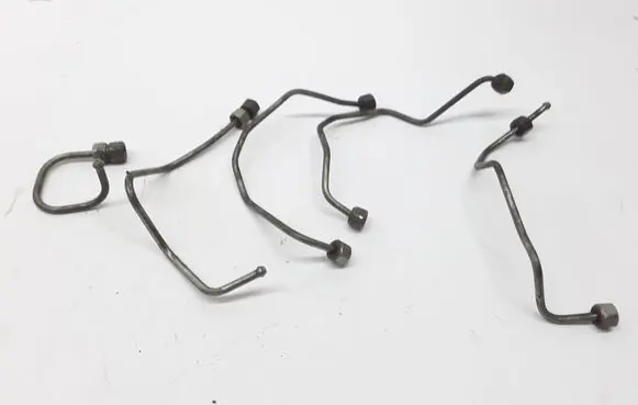 Fuel injector supply line/pipe