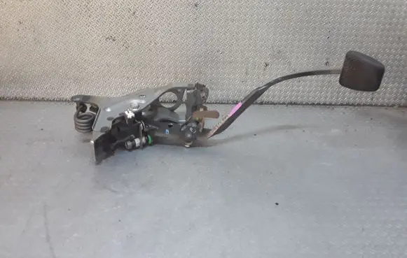 Toyota Auris 150 Clutch pedal