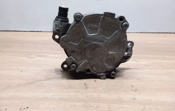 Volkswagen Caddy Vacuum pump 03L145100F