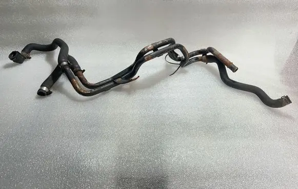 Volkswagen PASSAT B6 Engine coolant pipe/hose 030121151A
