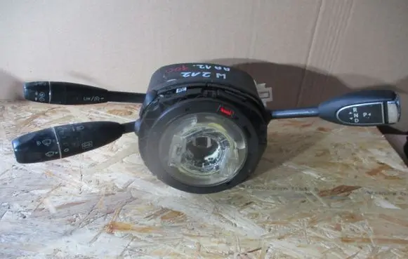 Mercedes-Benz E W212 Tailgate/trunk/boot open switch 