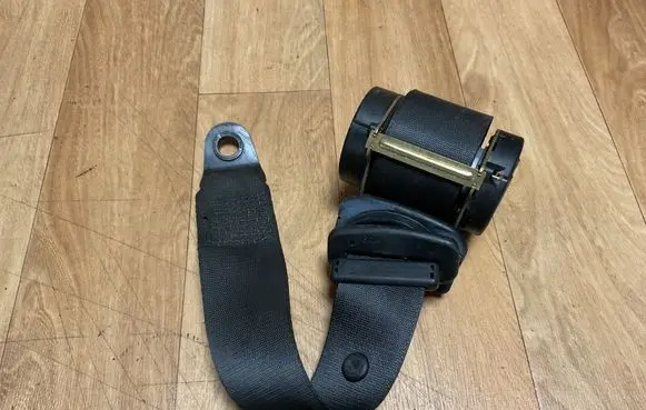 Mini One - Cooper R50 - 53 Rear seatbelt 601030000 040126