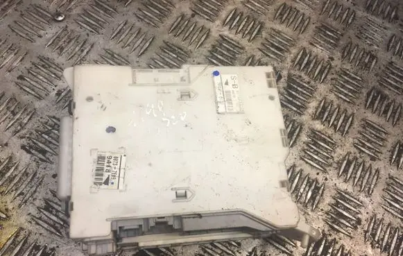 Lexus IS 220D-250-350 Fuse box set 8273053050