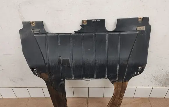 Nissan Note (E11) Engine splash shield/under tray 