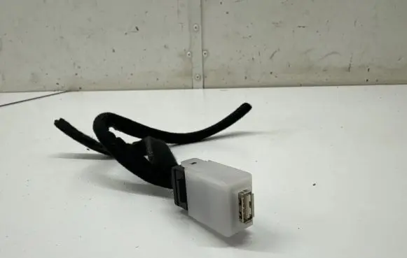 Hyundai Bayon USB socket connector 