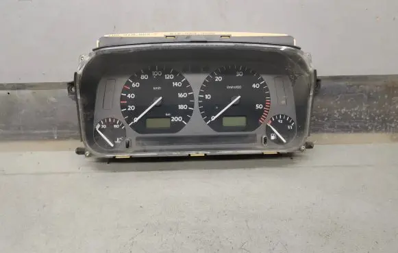 Volkswagen Golf III Speedometer (instrument cluster) 1H0919864K 6160633050
