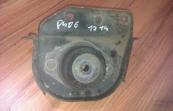 Peugeot 406 Engine mount bracket