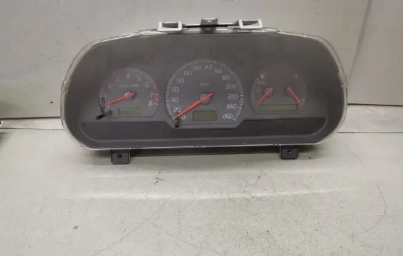 Volvo S40, V40 Speedometer (instrument cluster) 30889710