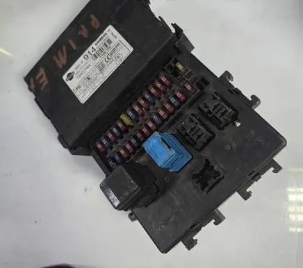 Nissan Primera Fuse module 285519F914 7100477503 5WK48542