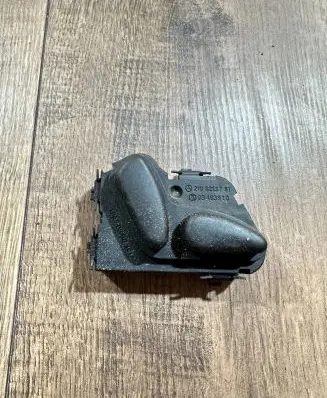 Mercedes-Benz E W211 Seat control switch 2108213751 03463810