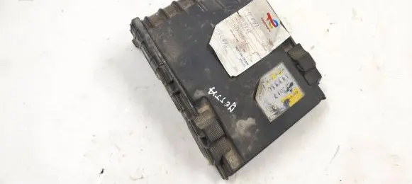 Volkswagen Jetta V Fuse box cover 1K0937132F