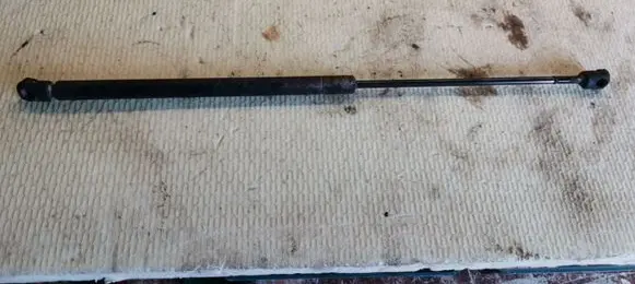 Ford Mondeo Mk III Tailgate strut 