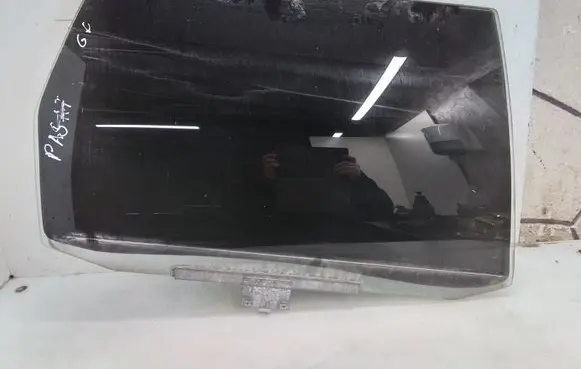 Volkswagen PASSAT B4 Rear door window glass 43R000981